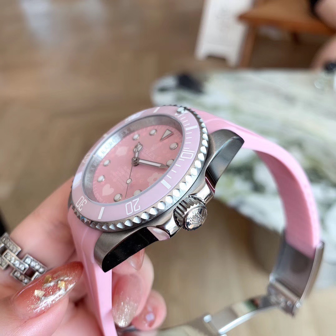 Watch, view 3