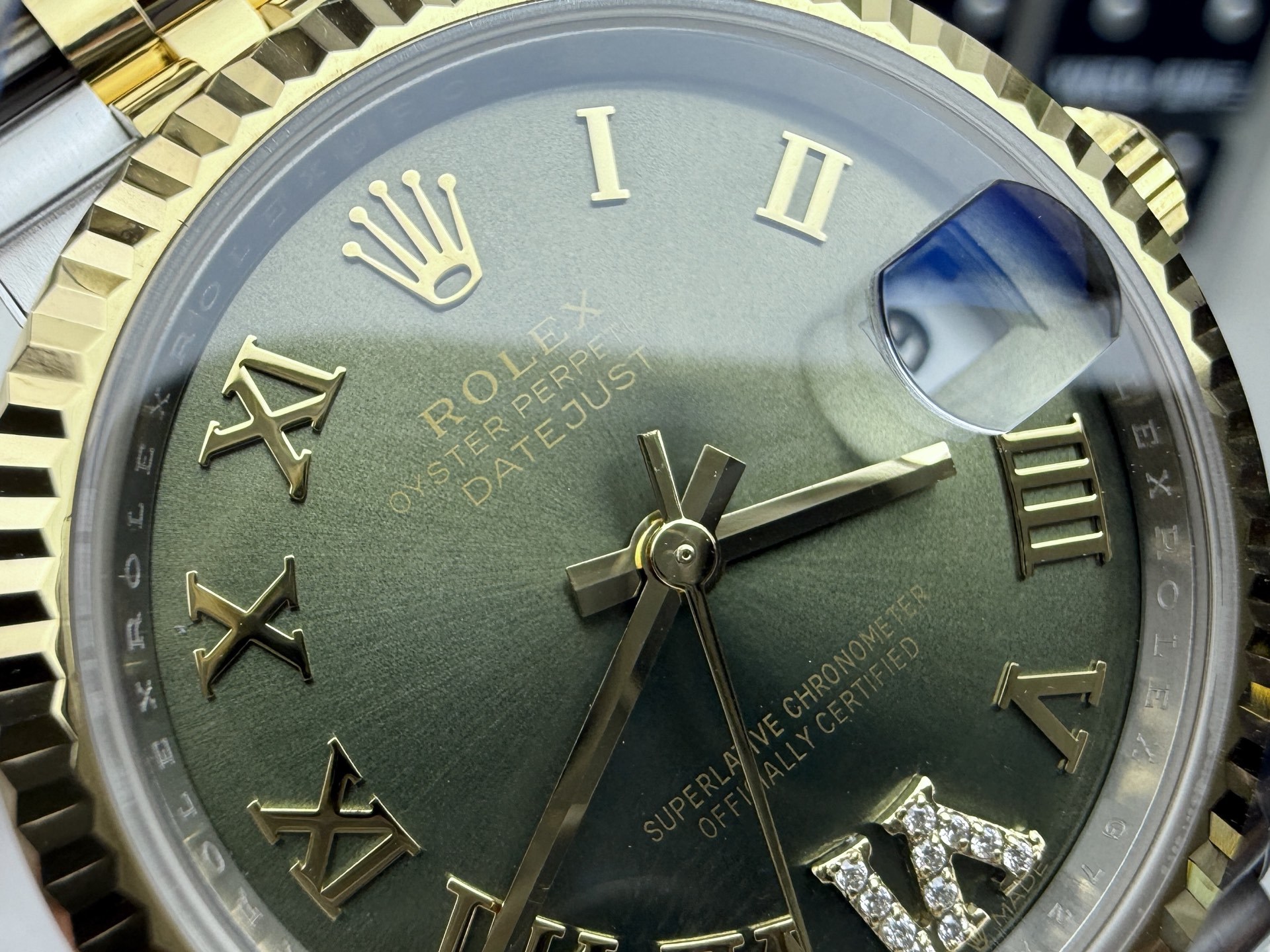 Watch, view 7