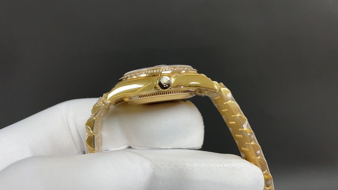 Watch, view 4