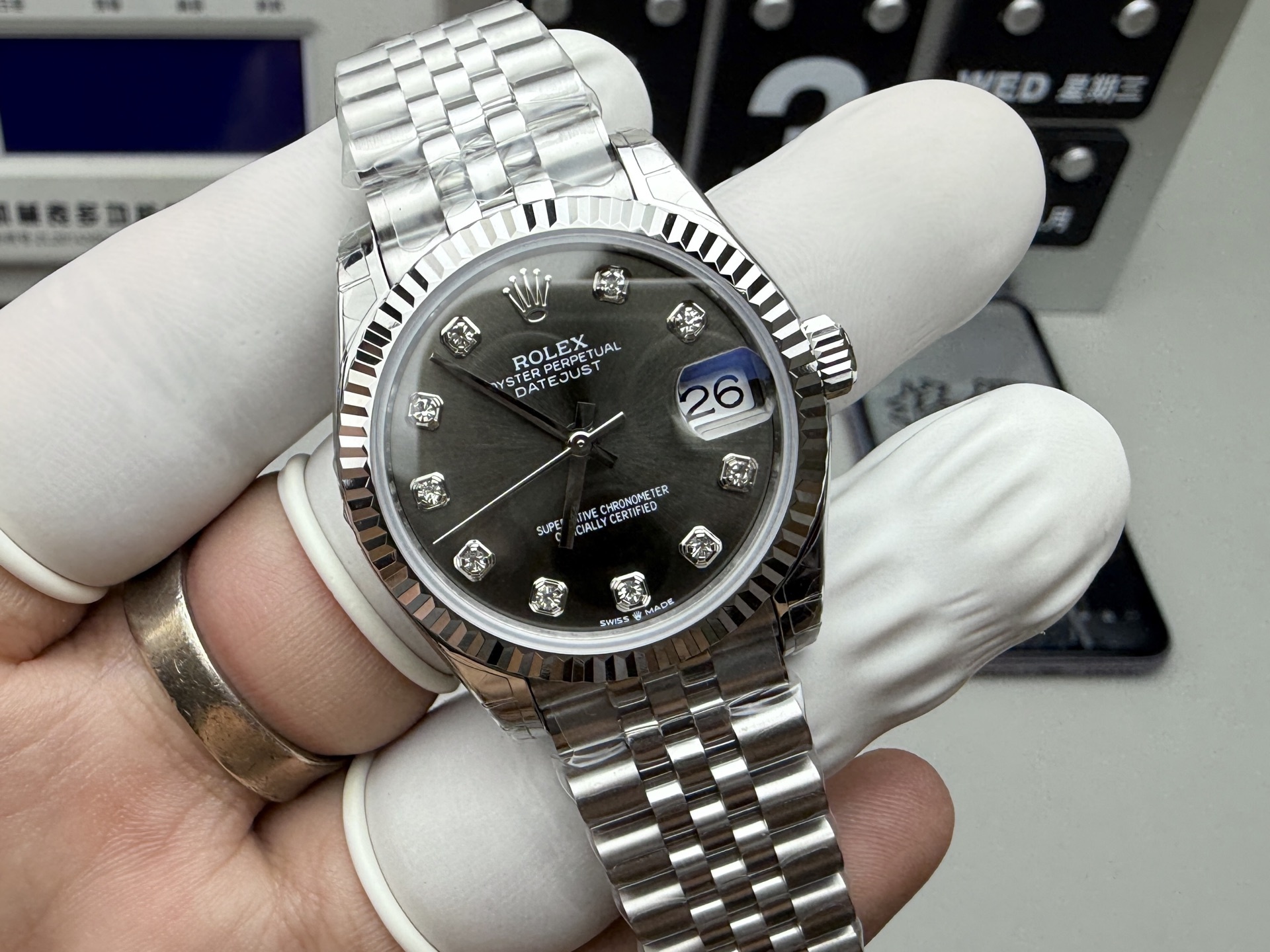 Watch, view 4