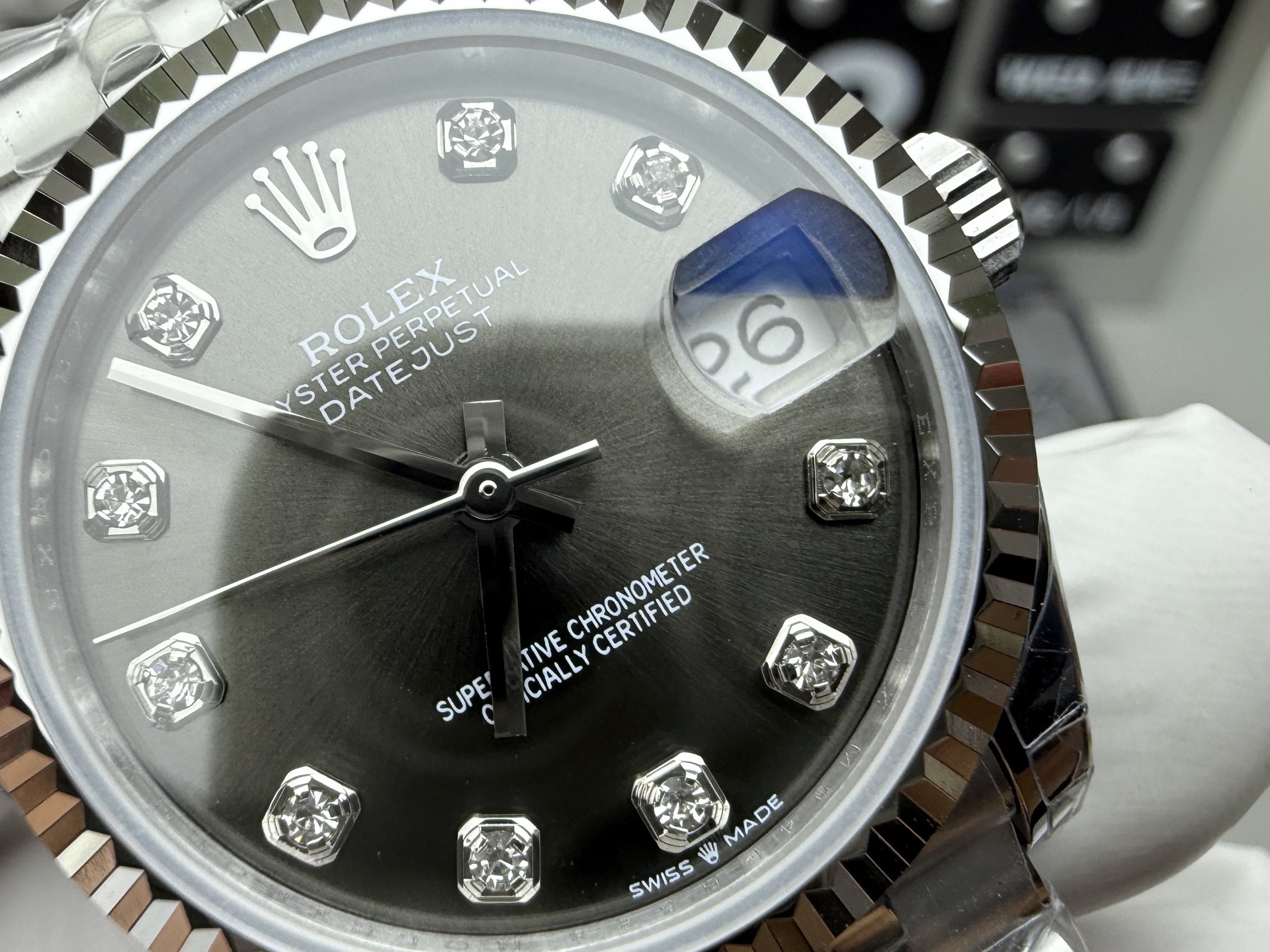 Watch, view 5