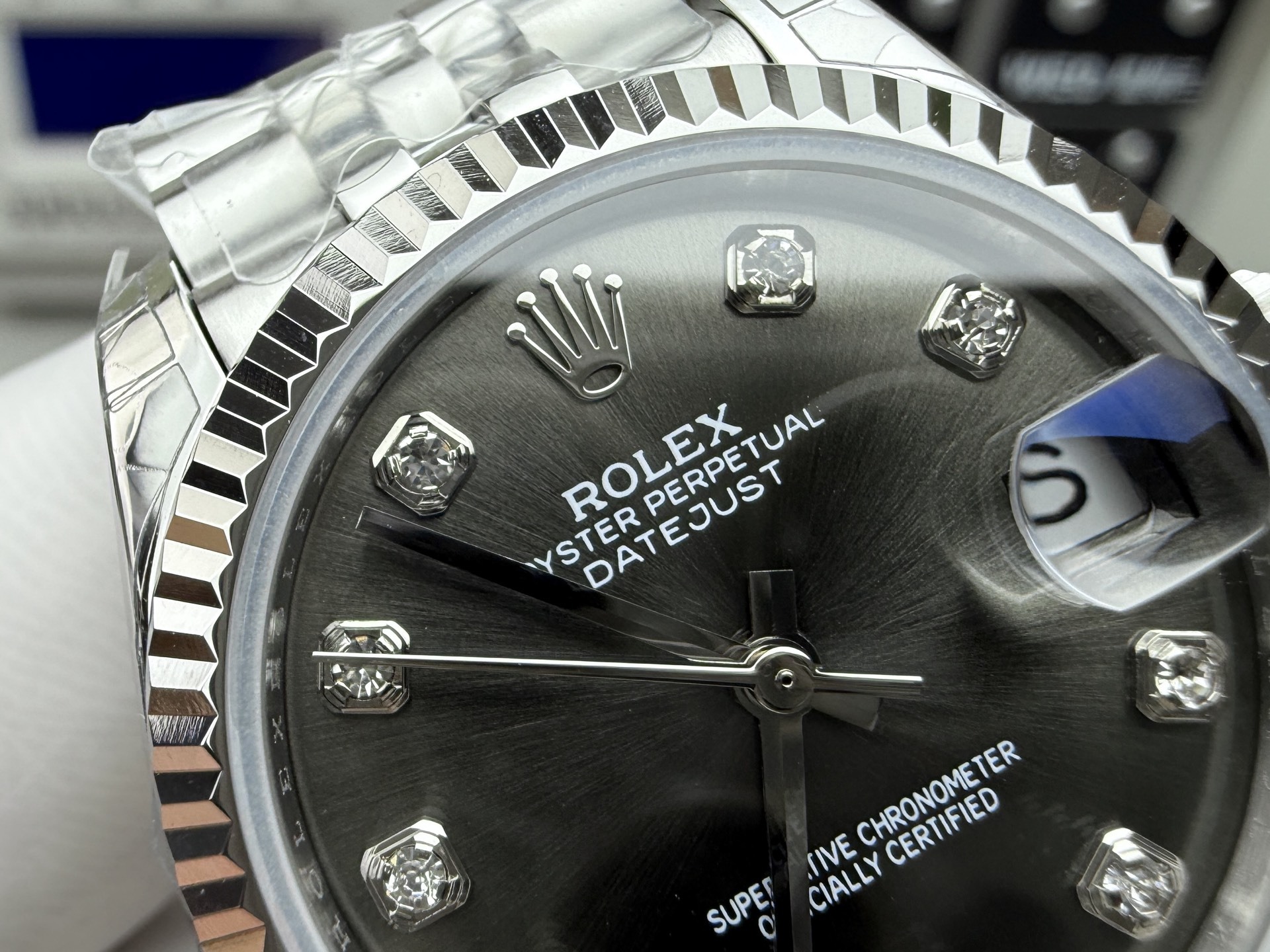 Watch, view 6