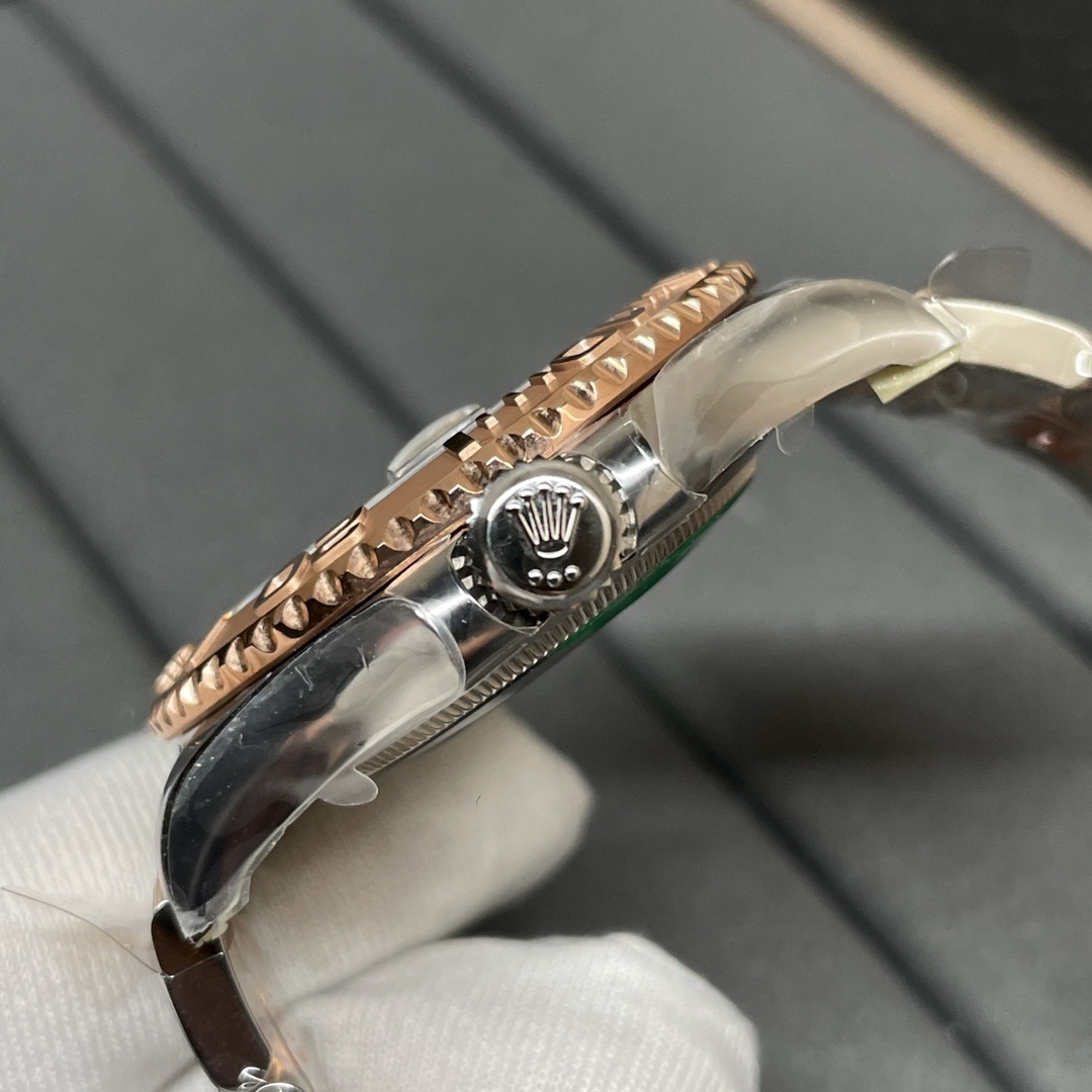 Watch, view 3